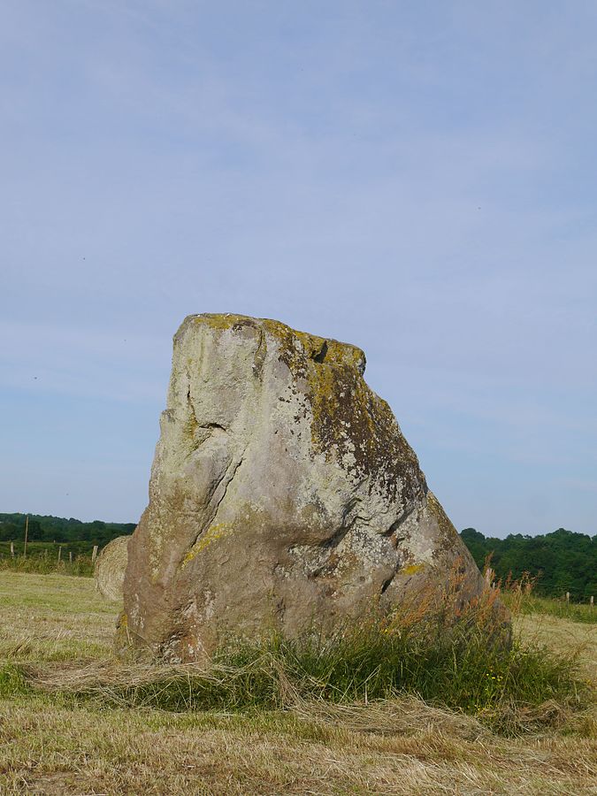 Click for the gallery page to add comments and vote (PID:151549) Menhir dit la Pierre Debout (Aviré)