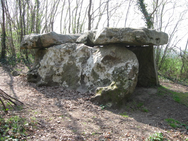 At first glance the slot like cuts in the capstone looked like an earlier attempt to split it into two, but a closer examination showed them to be natural openings which may have given it some special significance to the ancients who constructed the site.