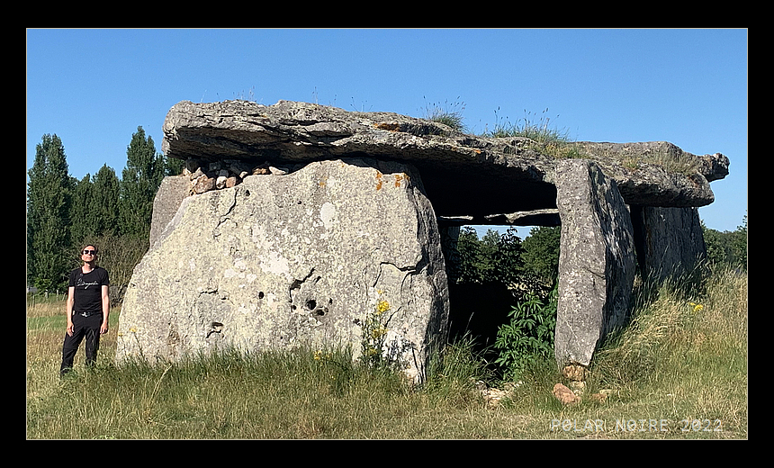 Dolmen de la Madeleine (Gennes)