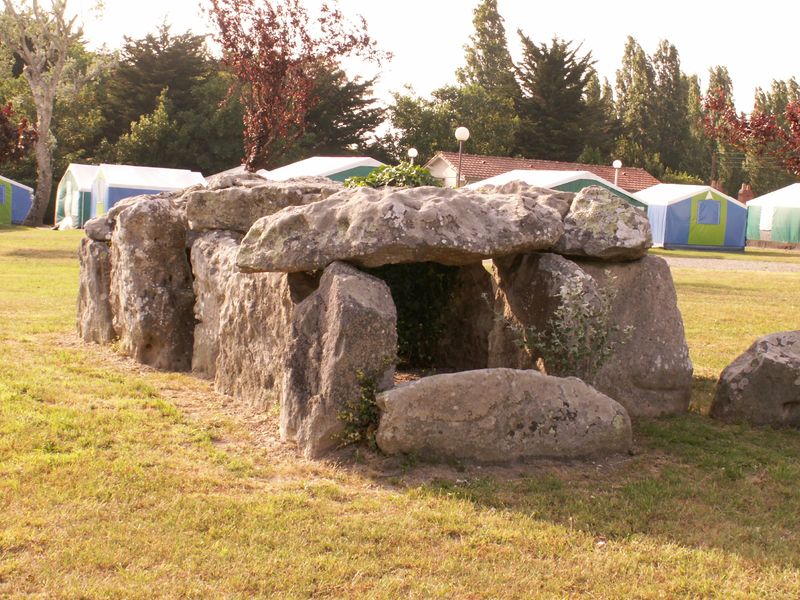 Dolmen de Monval