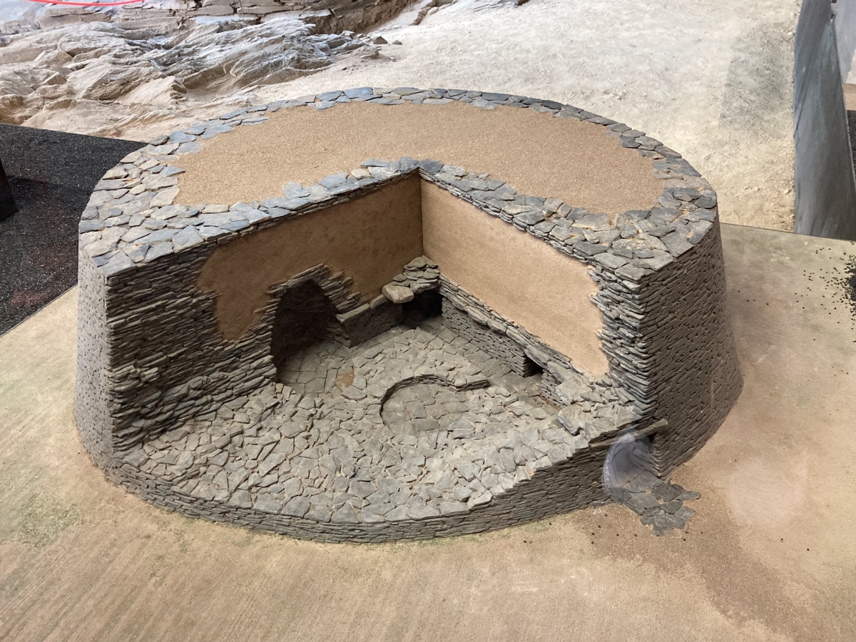 A helpful model of the five chambered cairn.