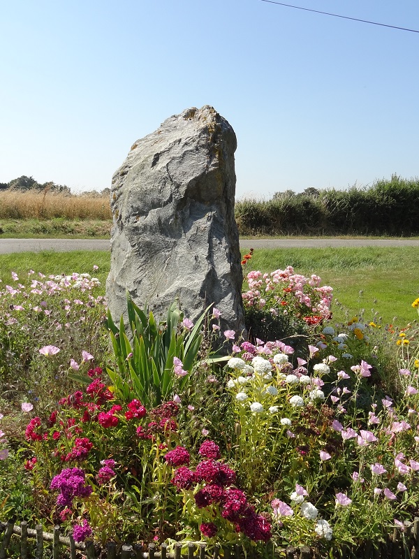 Click for the gallery page to add comments and vote (PID:179161) Menhir de la Tuterie