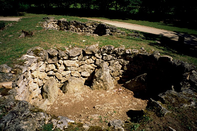 Click for the gallery page to add comments and vote (PID:15222) Bougon Tumulus E
