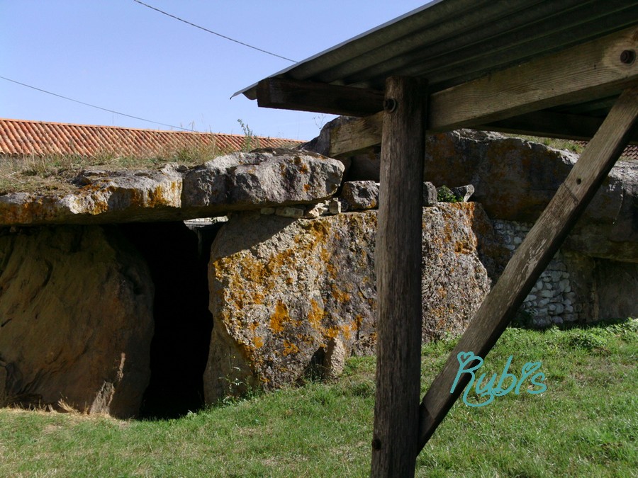 La Pierre-Folle allée couverte