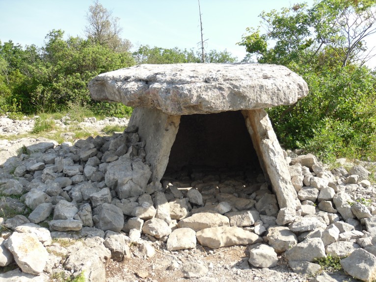 Click for the gallery page to add comments and vote (PID:90271) Calvaire dolmen 1