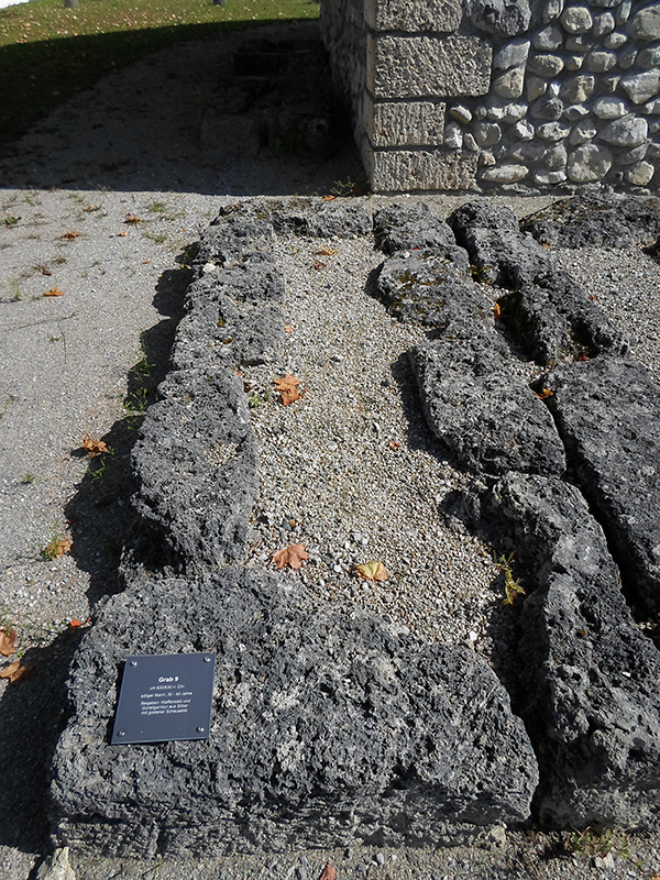 The Baiuvarian cemetery dates from the 7th century and is located in the Archaeological Park in Herrsching am Ammersee (Bavaria, Germany).
Grave No. 9 contained the bones of a man (ca. 30-40 years old) and grave goods from the early 7th century.
© Platta September 2019