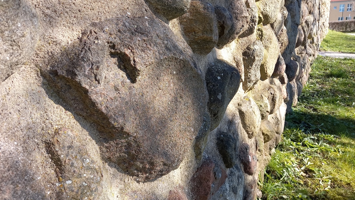 Click for the gallery page to add comments and vote (PID:256043) Mahlstein Stadtmauer Brüssow