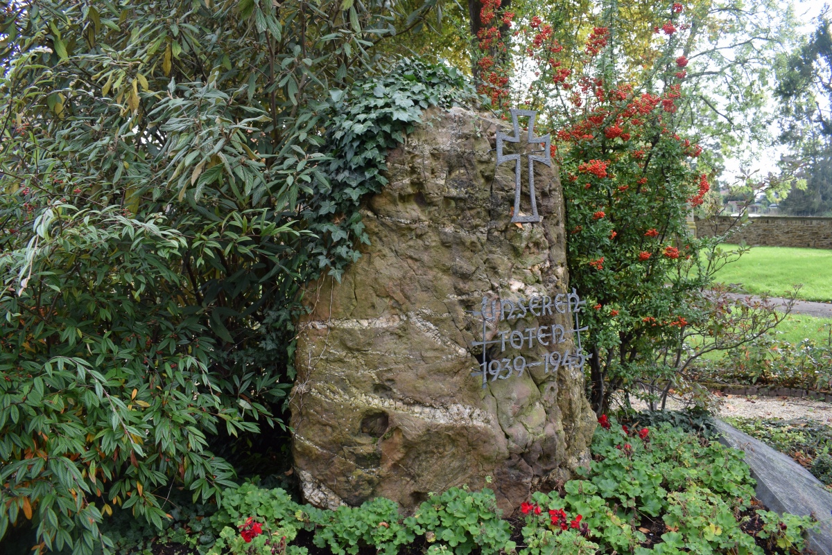Click for full size image of Kirrberg Menhir (PID:248806) Kirrberg Menhir