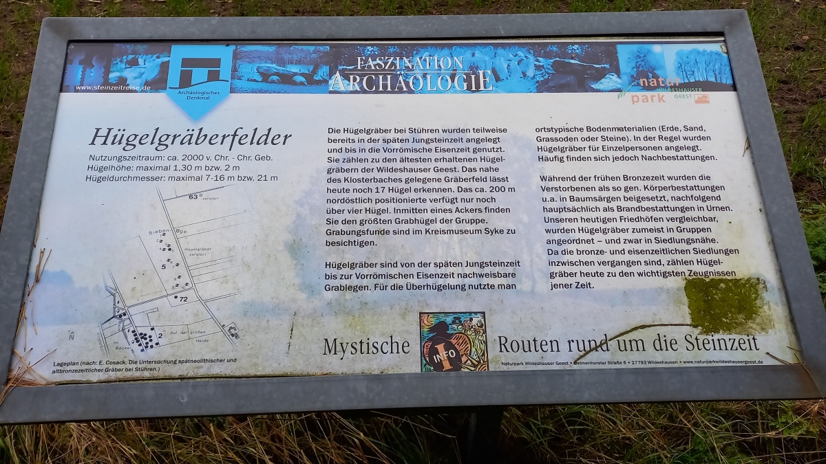 Informations board in the near of the tumulus.
October 18, 2021