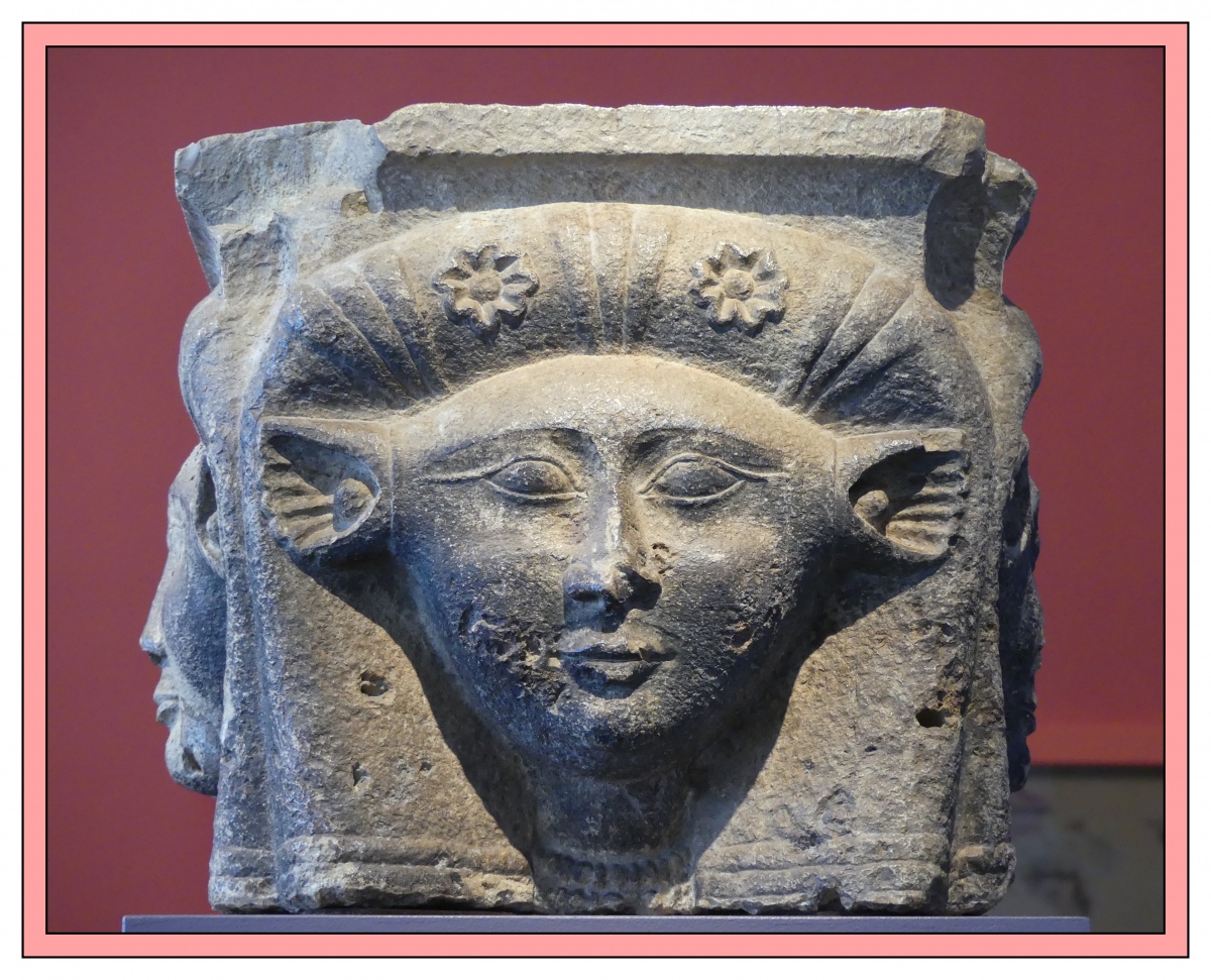 Same capital as next photo, depicting Hathor, 1st-2nd c. AD.   (Both photos : August 2021)