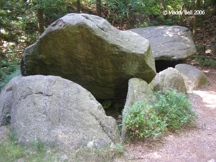 Gräber A July 2006
52° 52' N, 9° 42' E