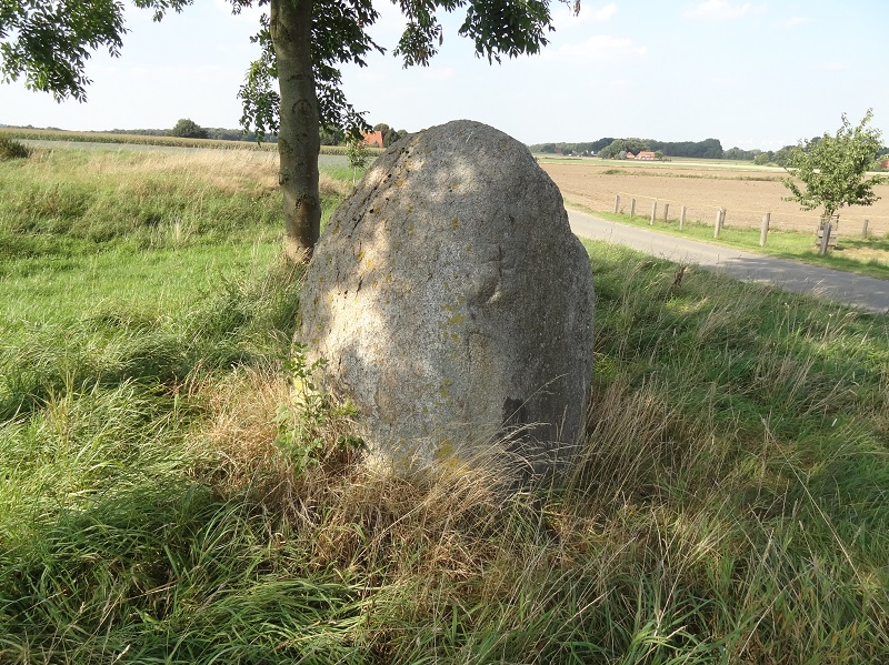 Click for full size image of Driehausen Menhir (PID:175092) Driehausen Menhir