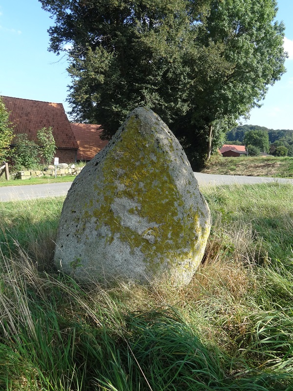 Click for full size image of Driehausen Menhir (PID:175096) Driehausen Menhir