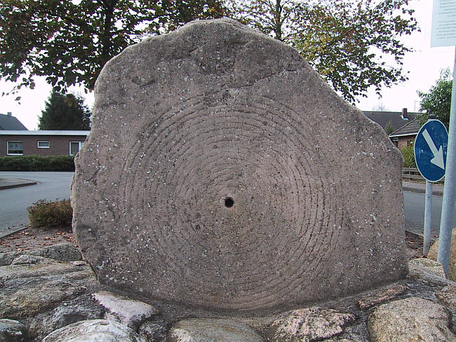 A closeup view of the sun-stone with its concentric rings.
