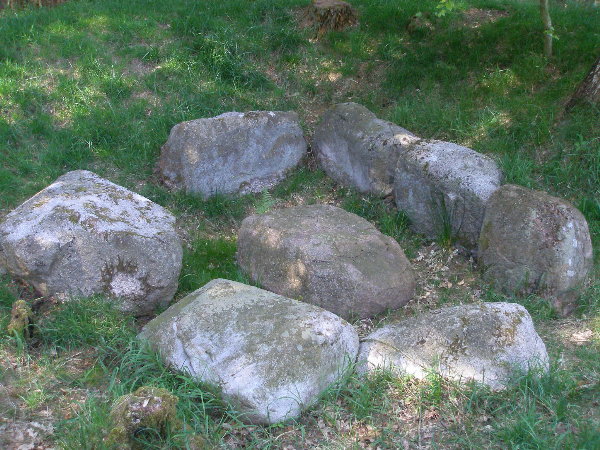 Huetter Wohld (Bollbruecke) Steingrab