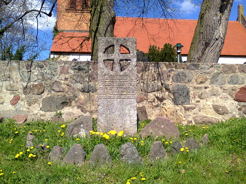 Click for the gallery page to add comments and vote (PID:147814) Sühnekreuz Sommersdorf