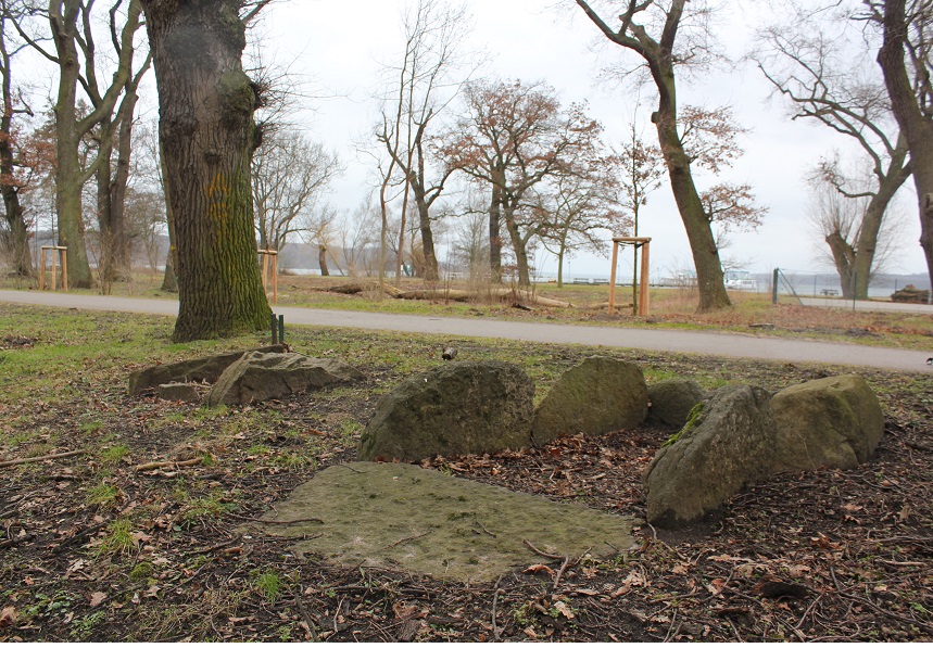 Click for the gallery page to add comments and vote (PID:145394) Steinkisten Kulturpark