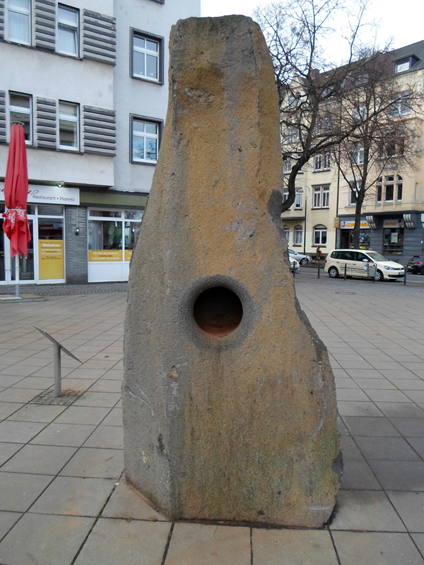 Click for the gallery page to add comments and vote (PID:161817) Summstein am Artur Schulze-Engels Platz