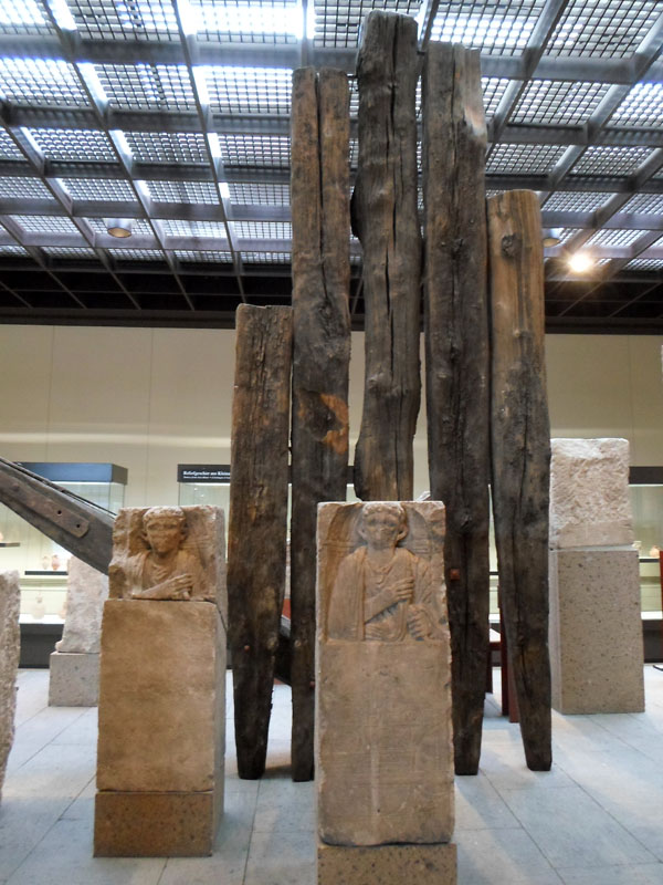 The image shows oak stakes from the Roman harbour in the Ubii city Cologne (North Rhine-Westphalia/Germany). 
They are displayed in the Römisch-Germanisches Museum Köln.
 