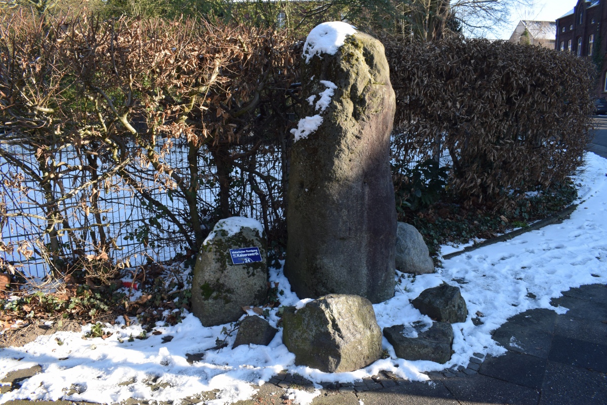 Click for full size image of Kaiserswerth Menhir (PID:268119) Kaiserswerth Menhir