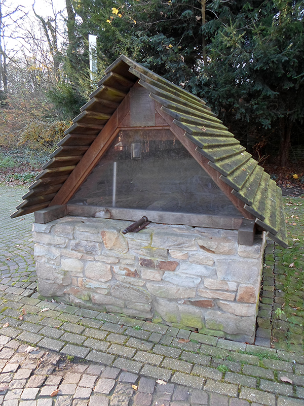 Click for the gallery page to add comments and vote (PID:178714) Brunnen Femgerichtsstätte Oberhof