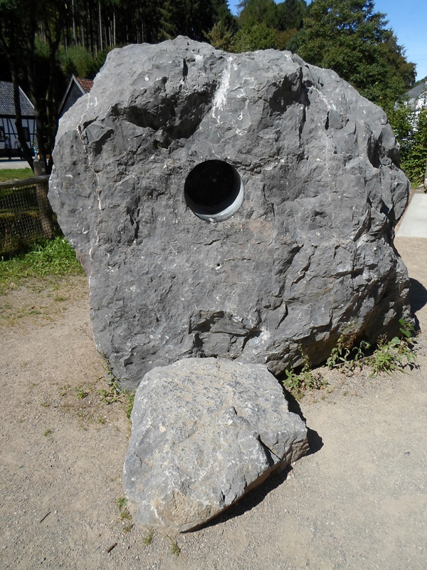 Summstein im Mäckingerbachtal