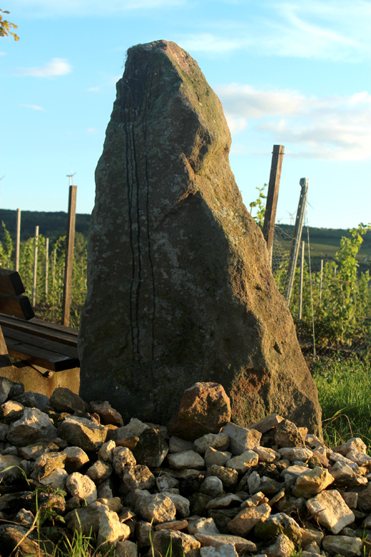 Click for full size image of Langer Stein Flonheim (PID:124489) Langer Stein Flonheim