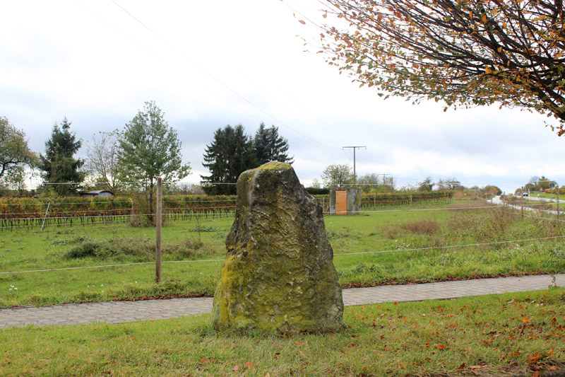 Click for full size image of Der Lange Stein Nackenheim (PID:115141) Der Lange Stein Nackenheim