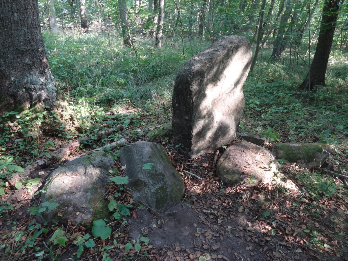 Goldene Ritter menhir