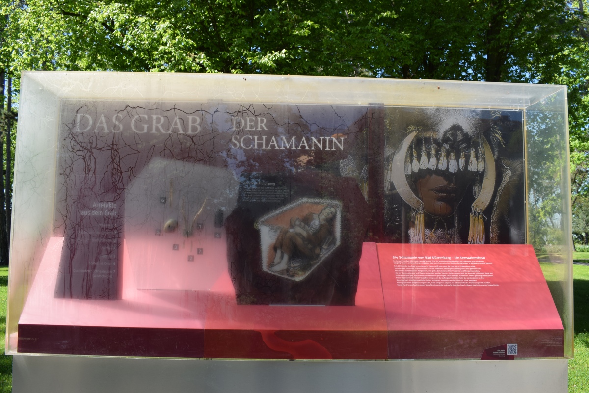 Click for the gallery page to add comments and vote (PID:289178) Grab der Schamanin