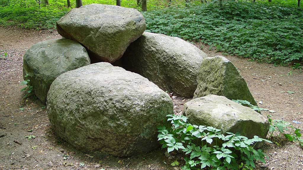 Click for full size image of Buedelsdorf Dolmen (1) (PID:39644) Buedelsdorf Dolmen (1)