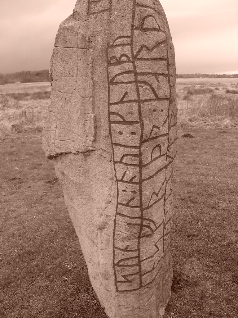 Click for the gallery page to add comments and vote (PID:143816) Haddeby Sigtrygg Runenstein
