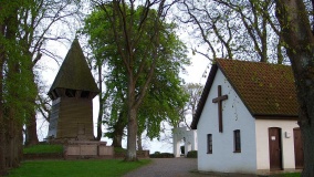 Ulsnis Glockenturm auf Grabhuegel
