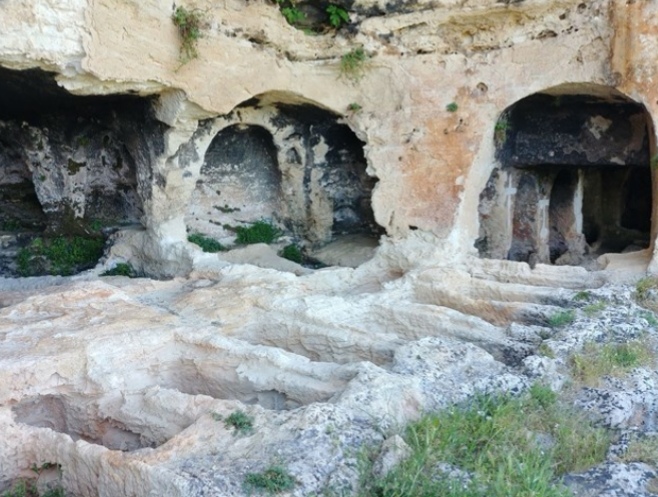 Saint Onoufrios catacombs