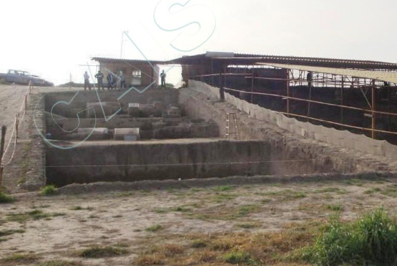 Excavation at the Gohar Tepe historical site,  one of the most important historical sites of Mazandaran province in Iran.

Credit: CAIS Archaeological and Cultural News)

