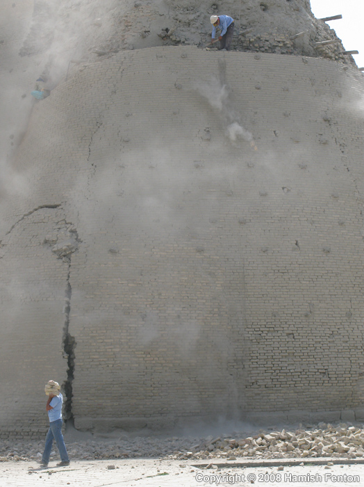 Demolishing the outer facing of the reconstructed old city walls (Bukhara Ark) prior to reconstructing them again.
29 May 2008
