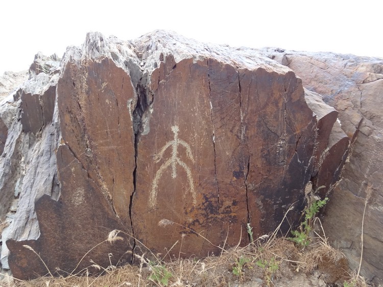 One of the human representations among the petroglyphs at Kara-Karga pass (photo taken on April 2012).
