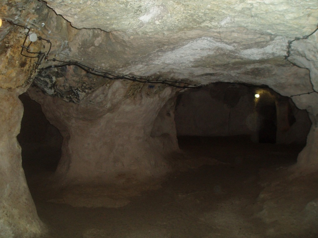 Room of Cappodacian Underground city datıng to about 1000-800 BCE when Assyrian where troubling the remnants of the Hittites.
Later the underground cıties where reused by christians fleeing Roman persecutıons.
The shafts go about 45 Meters deep in about 8 levels. 
In the last 1800 years locals farmers used them for holding sheep and storing grain and wıne.
