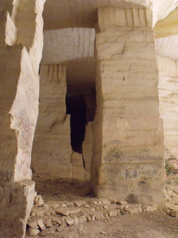 Click for full size image of Bazda Cave (PID:95456) Bazda Cave