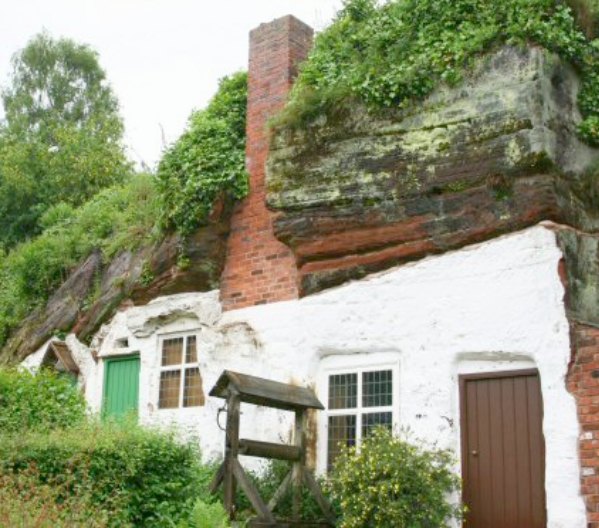 How Timber Windows Enhance the Character of Historic English Properties