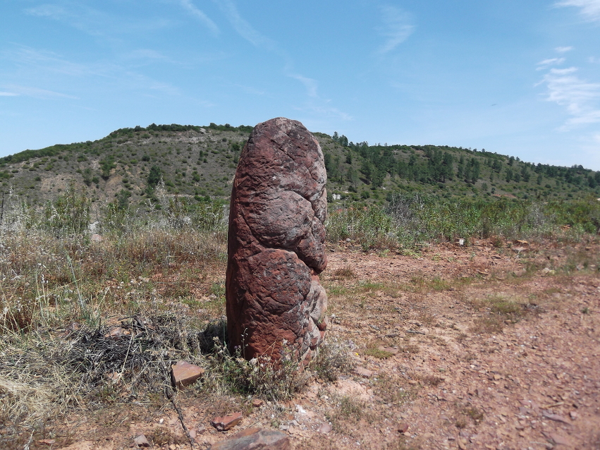 Menir da Vilarinha 1, Faro | Megalithic Portal