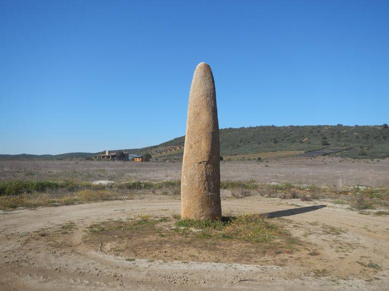 Click for full size image of Menhir de Outeiro (PID:129902) Menhir de Outeiro