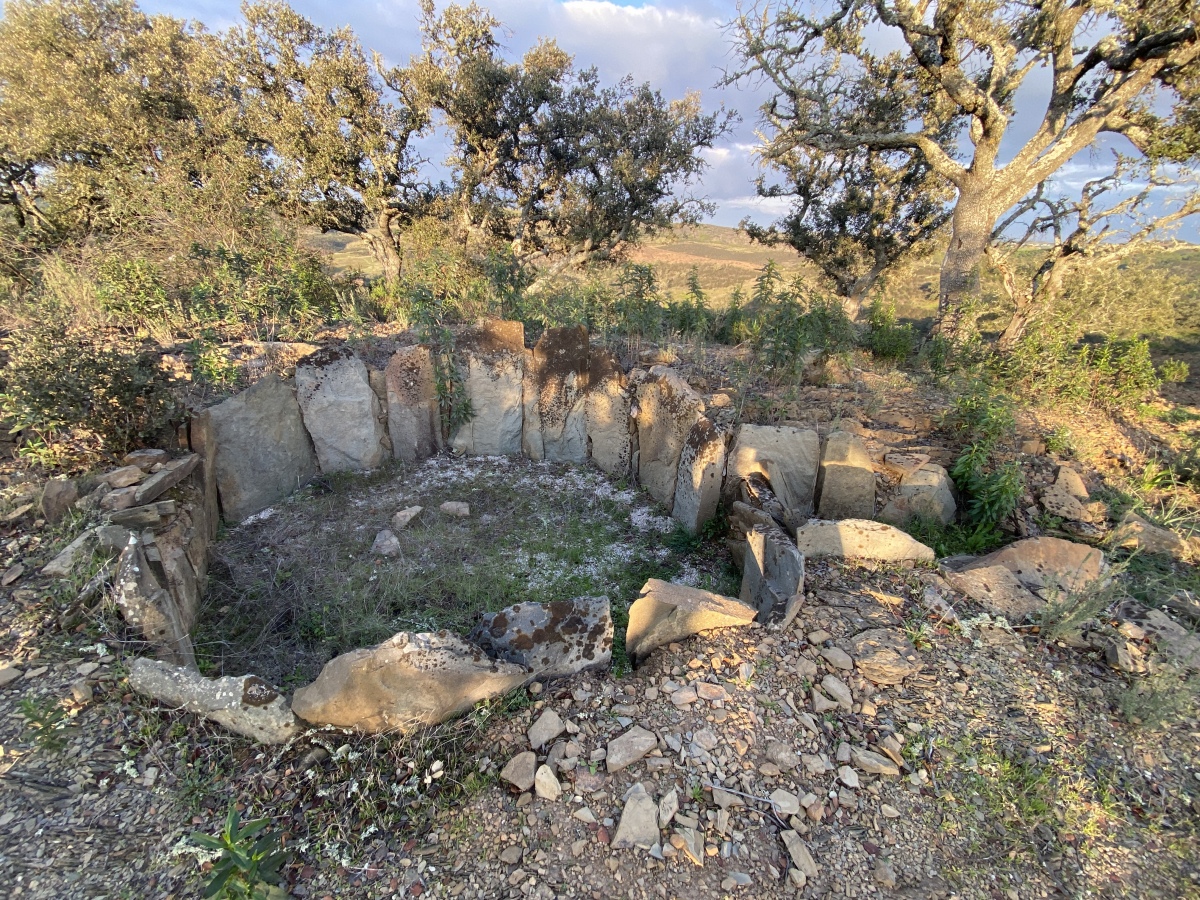 Click for the gallery page to add comments and vote (PID:252682) Tholos do Cerro do Malhanito