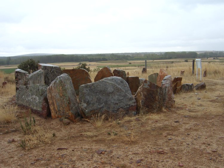 From the West you have a nice perspective of the Megalith. The smaller liths of the corridor can be seen to the right of the main chamber.