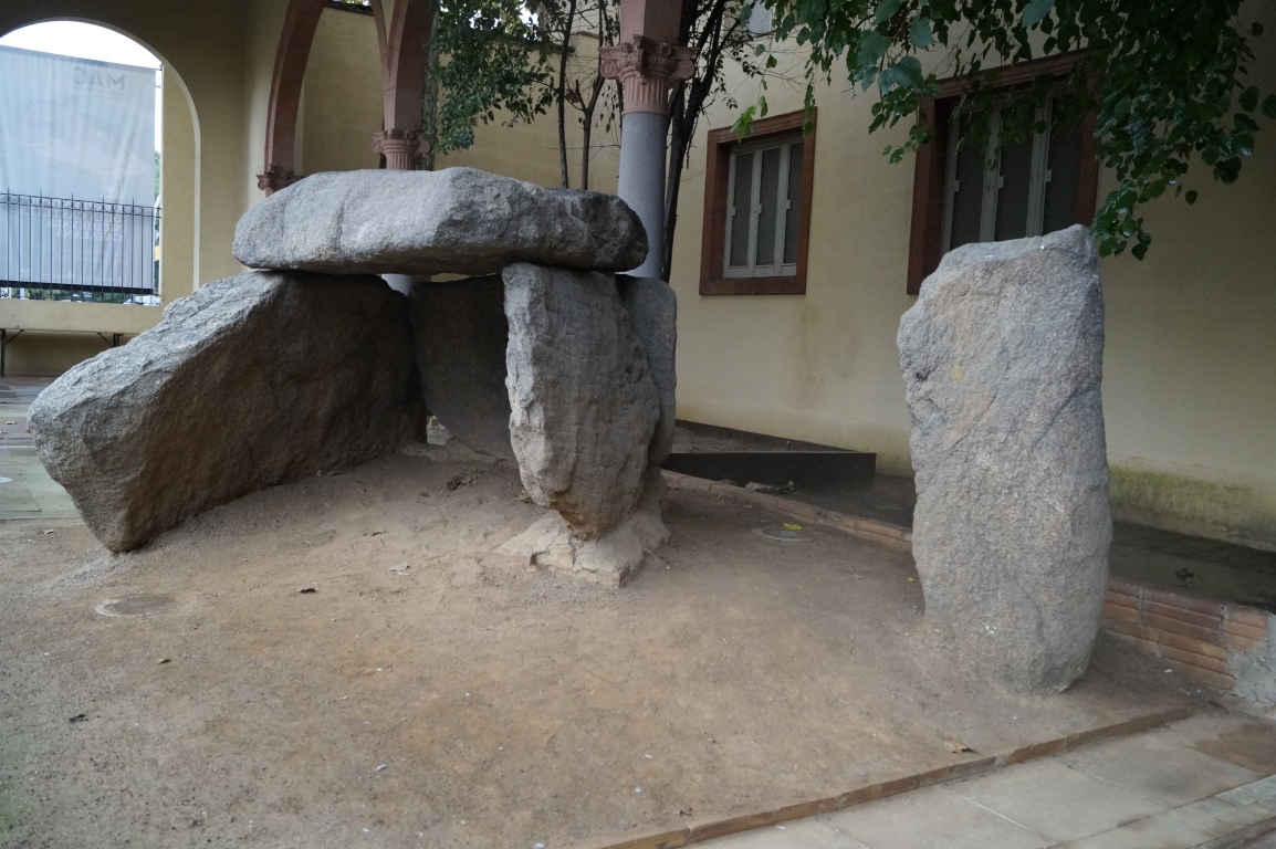 Site in Barcelona, Cataluña Spain, next to the Museu Arqueològic de Catalunya.

Picture taken in October 2018.
