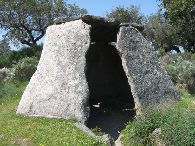 What a magificent Dolmen!!  Located in a remote part of western Spain, some kilometres down earth roads and then a short walk uphill through bush, you reach this excellent dolmen.  Photographed in April 2010.
Site in Extremadura Spain