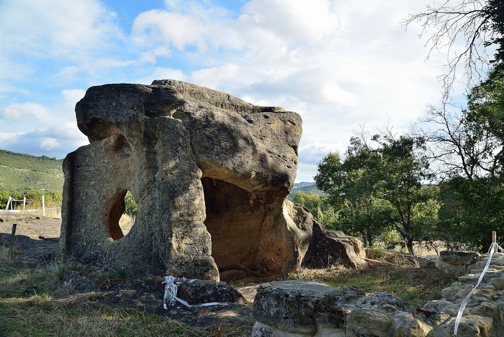 Santa María de Tejuela Nécropolis