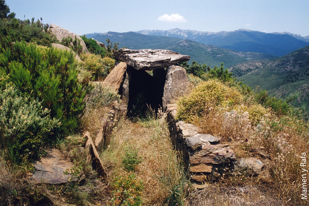 Dolmen de Morelles Burial Chamber or Dolmen : The Megalithic Portal and ...