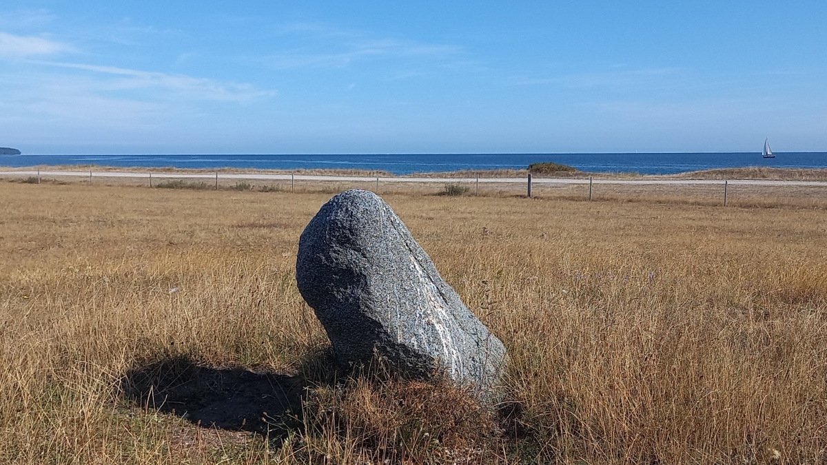 Click for the gallery page to add comments and vote (PID:245843) Stengårds Stænge Bautasten
