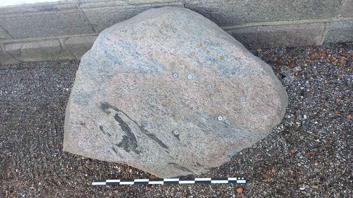 Click for the gallery page to add comments and vote (PID:245834) Ellested kirkegård Skåltegn